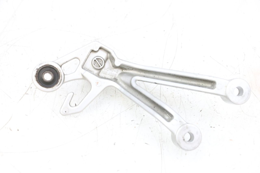 photo de PEDANA POSTERIORE DESTRA SUPPORTO SUZUKI GSXR GSX-R 1000 (2003 - 2004) - Altra angolazione