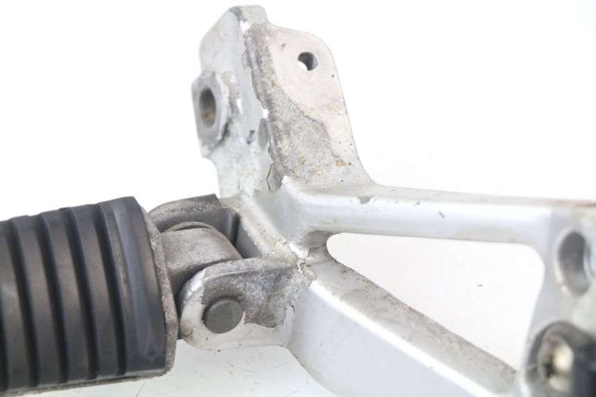 photo de PIASTRA PEDANA POSTERIORE DESTRA KAWASAKI GTR 1000 (1994 - 2004)