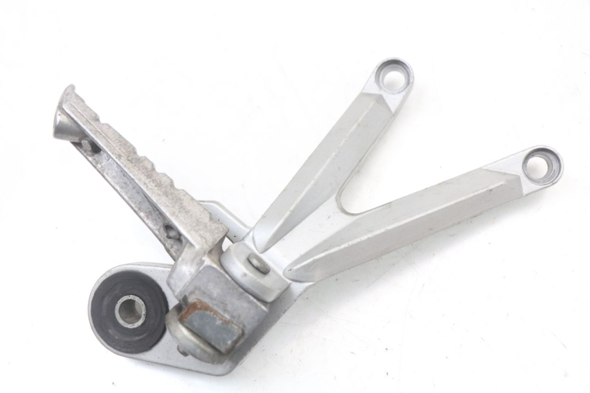 photo de PEDANA POSTERIORE DESTRA SUPPORTO HYOSUNG GTR 125 (2006 - 2008)