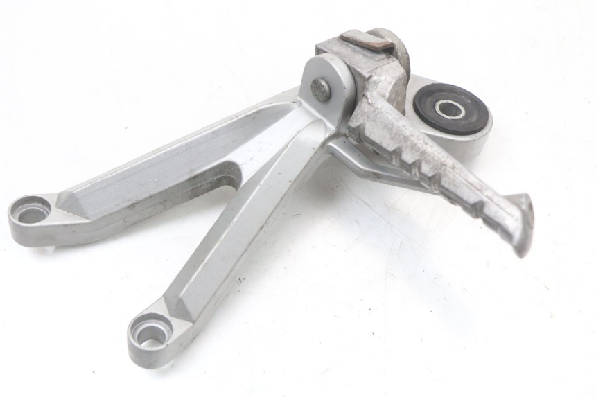 photo de PEDANA POSTERIORE DESTRA SUPPORTO HYOSUNG GTR 125 (2006 - 2008)