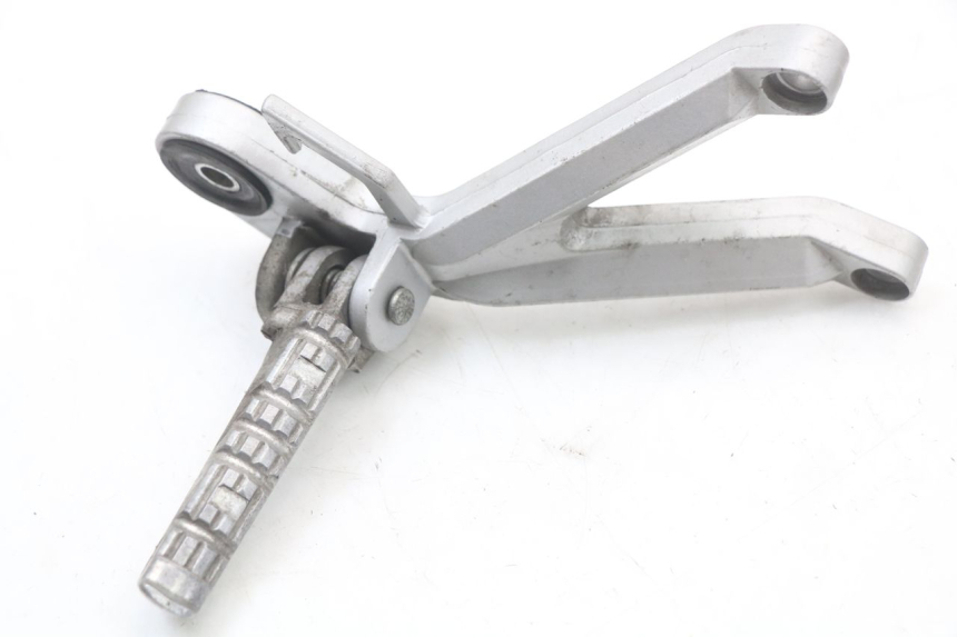 photo de PEDANA POSTERIORE DESTRA SUPPORTO HYOSUNG GTR 125 (2006 - 2008)