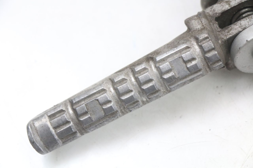 photo de PEDANA POSTERIORE DESTRA SUPPORTO HYOSUNG GTR 125 (2006 - 2008)