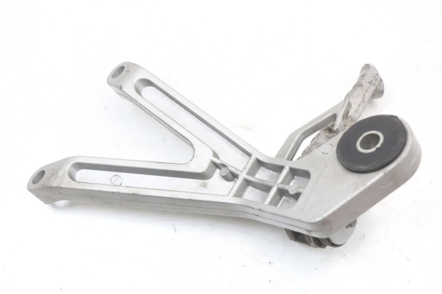 photo de PEDANA POSTERIORE DESTRA SUPPORTO HYOSUNG GTR 125 (2006 - 2008)