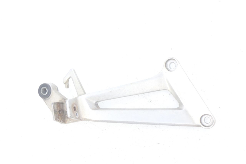 photo de Piastra poggiapiedi posteriore destro HONDA CBR R 125 (2003 - 2006)