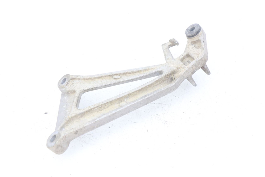photo de Piastra poggiapiedi posteriore destro HONDA CBR R 125 (2003 - 2006)