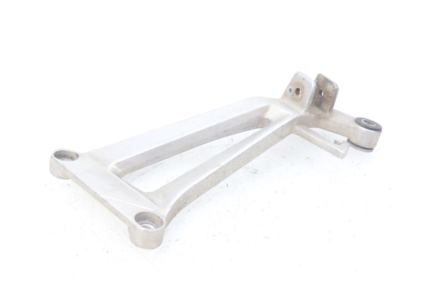 photo de Piastra poggiapiedi posteriore destro HONDA CBR R 125 (2003 - 2006)