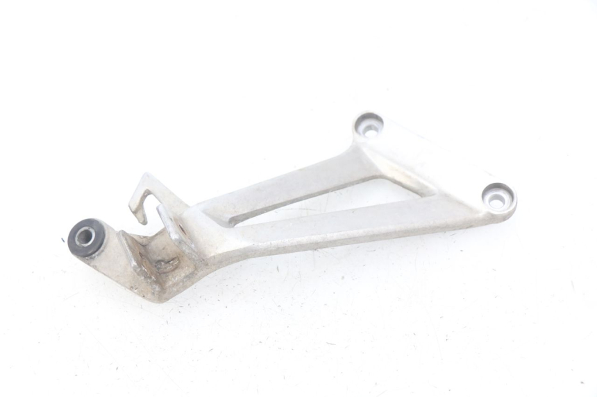 photo de Piastra poggiapiedi posteriore destro HONDA CBR R 125 (2003 - 2006)