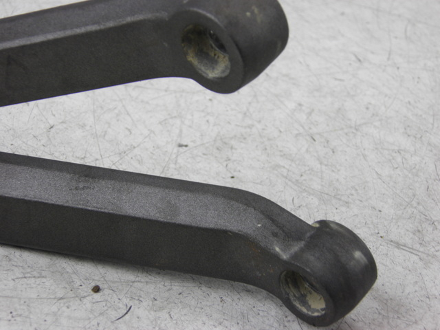 photo de PEDANA POSTERIORE DESTRA SUPPORTO KYMCO QUANNON 125 (2007 - 2014)