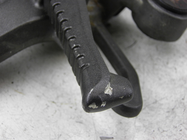 photo de PEDANA POSTERIORE DESTRA SUPPORTO KYMCO QUANNON 125 (2007 - 2014)