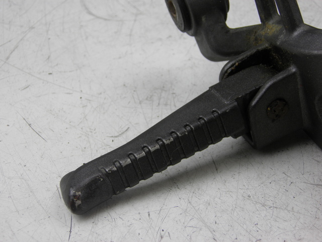 photo de PEDANA POSTERIORE DESTRA SUPPORTO KYMCO QUANNON 125 (2007 - 2014)