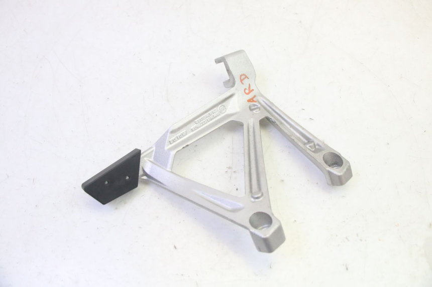 photo de PEDANA POSTERIORE DESTRA SUPPORTO BMW R GS 1250 (2021 - 2024) - Altra angolazione
