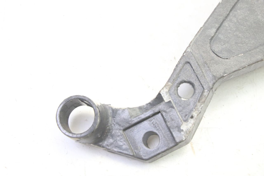 photo de PEDANA POSTERIORE DESTRA SUPPORTO TRIUMPH SPRINT 900 (1995 - 1998)