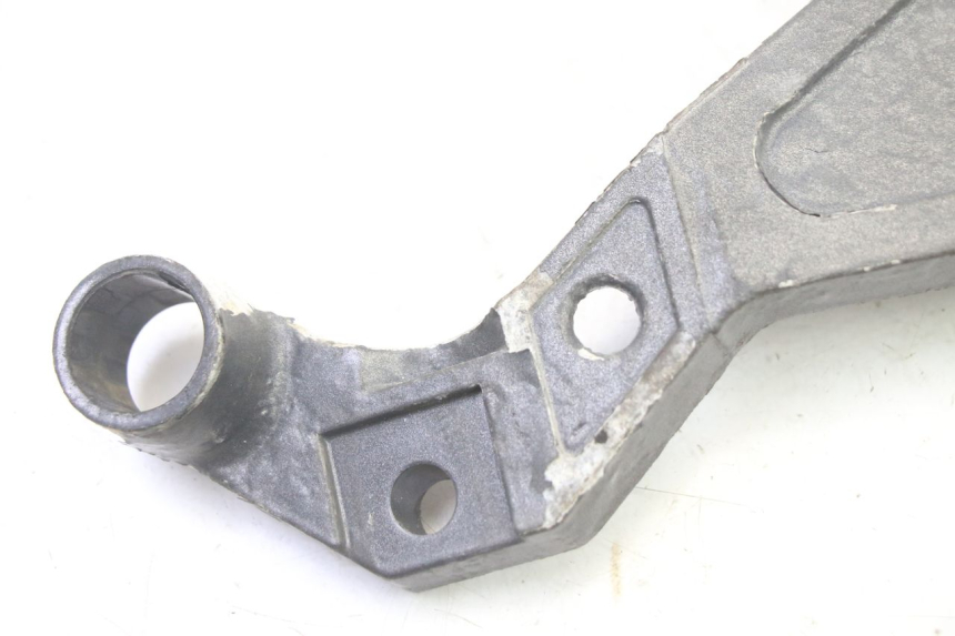 photo de PEDANA POSTERIORE DESTRA SUPPORTO TRIUMPH SPRINT 900 (1995 - 1998)