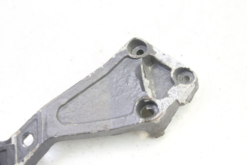 photo de PEDANA POSTERIORE DESTRA SUPPORTO TRIUMPH SPRINT 900 (1995 - 1998)