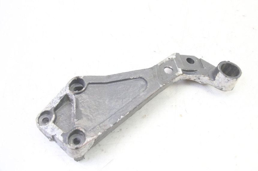 photo de PEDANA POSTERIORE DESTRA SUPPORTO TRIUMPH SPRINT 900 (1995 - 1998)
