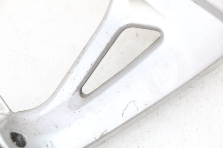 photo de PIASTRA PEDANA POSTERIORE DESTRA SUZUKI SV S 650 (1999 - 2002)
