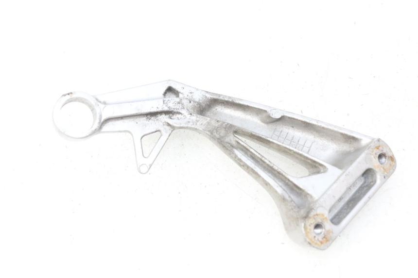 photo de PIASTRA PEDANA POSTERIORE DESTRA SUZUKI SV S 650 (1999 - 2002)