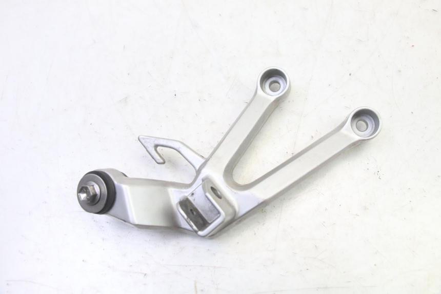 photo de PEDANA POSTERIORE DESTRA SUPPORTO SUZUKI SV S 650 (2003 - 2009)