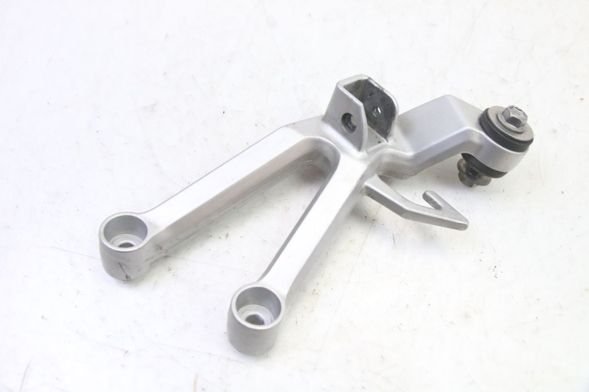 photo de PEDANA POSTERIORE DESTRA SUPPORTO SUZUKI SV S 650 (2003 - 2009)
