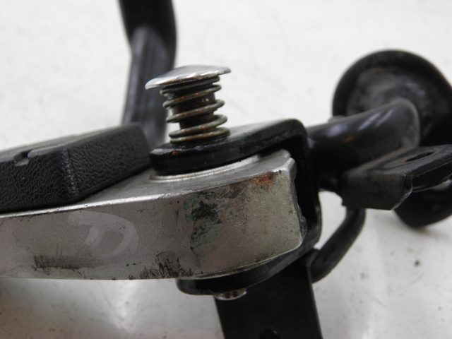 photo de Piastra poggiapiedi posteriore destro SYM GTS 125 (2005 - 2008)