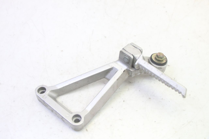 photo de PIASTRA PEDANA POSTERIORE DESTRA DAELIM VJ ROADWIN FI 125 (2008 - 2017) - Dettaglio del componente