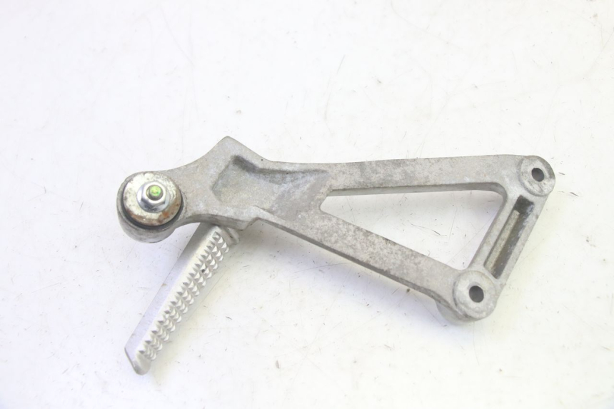 photo de PIASTRA PEDANA POSTERIORE DESTRA DAELIM VJ ROADWIN FI 125 (2008 - 2017) - Vista d'insieme del prodotto