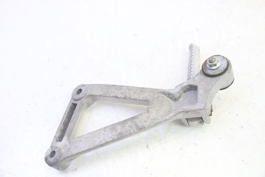 photo de PIASTRA PEDANA POSTERIORE DESTRA DAELIM VJ ROADWIN FI 125 (2008 - 2017) - Dettagli dei punti di fissaggio