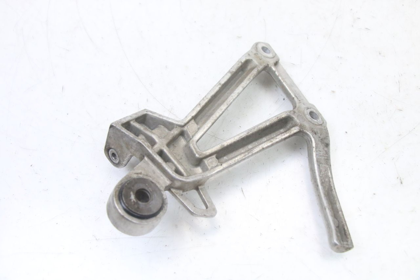 photo de PEDANA POSTERIORE DESTRA SUPPORTO YAMAHA FZS FAZER 600 (2001 - 2003)
