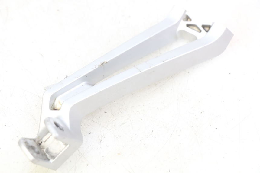 photo de PIASTRA PEDANA POSTERIORE DESTRA YAMAHA MT ABS 125 (2014 - 2018)