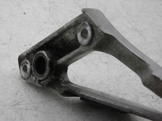 photo de PEDANA POSTERIORE DESTRA SUPPORTO YAMAHA TDM 850 (1996 - 2001)