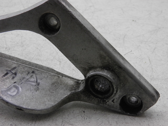 photo de PEDANA POSTERIORE DESTRA SUPPORTO YAMAHA TDM 850 (1996 - 2001)