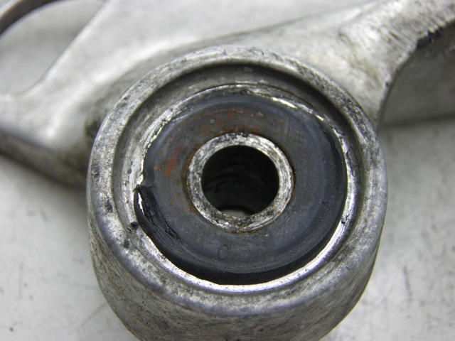 photo de PEDANA POSTERIORE DESTRA SUPPORTO YAMAHA TDM 850 (1996 - 2001)