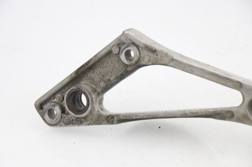 photo de PIASTRA PEDANA POSTERIORE DESTRA YAMAHA TDM 3VD 850 (1991 - 1995)
