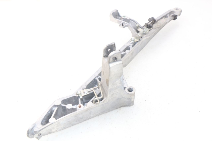 photo de PEDANA POSTERIORE DESTRA SUPPORTO YAMAHA YP T-MAX TMAX 530 (2017 - 2020)