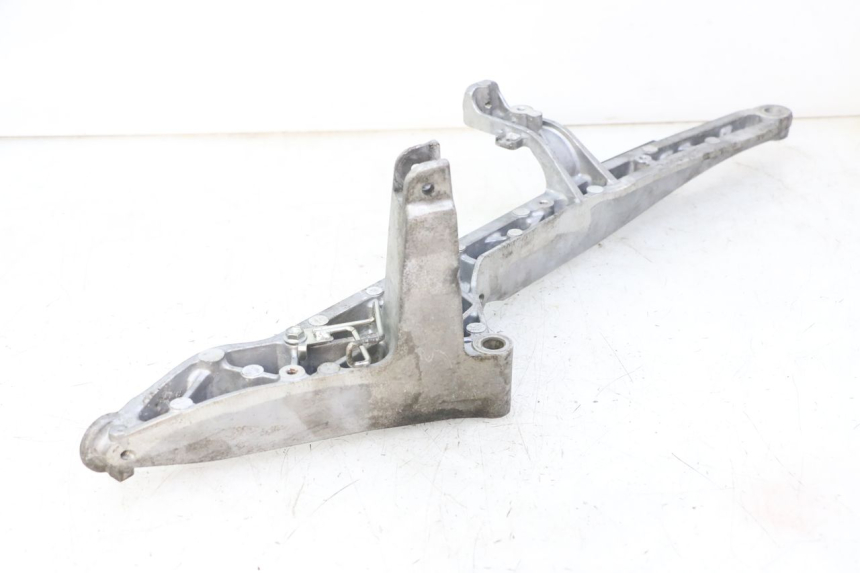 photo de PEDANA POSTERIORE DESTRA SUPPORTO YAMAHA YP T-MAX TMAX 530 (2017 - 2020)
