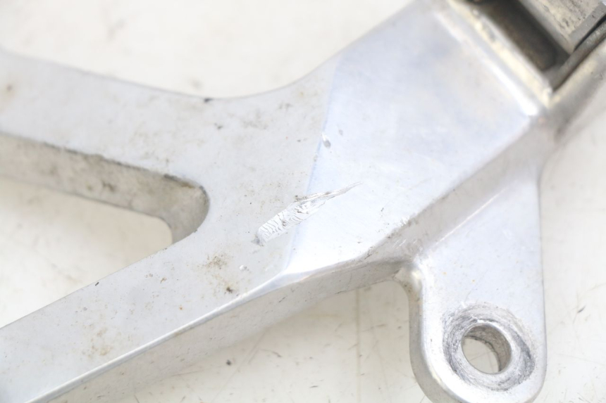 photo de PIASTRA PEDANA POSTERIORE DESTRA YAMAHA YZF R THUNDERCAT 600 (1996 - 2003)
