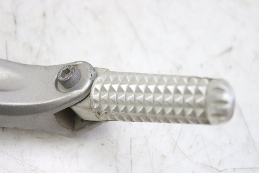 photo de PIASTRA PEDANA POSTERIORE DESTRA YAMAHA YZF R1 1000 (2007 - 2008)