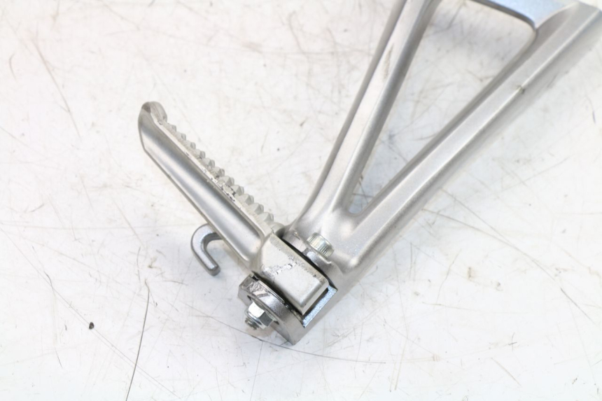 photo de PIASTRA PEDANA POSTERIORE DESTRA YAMAHA YZF R6 600 (2010 - 2016)