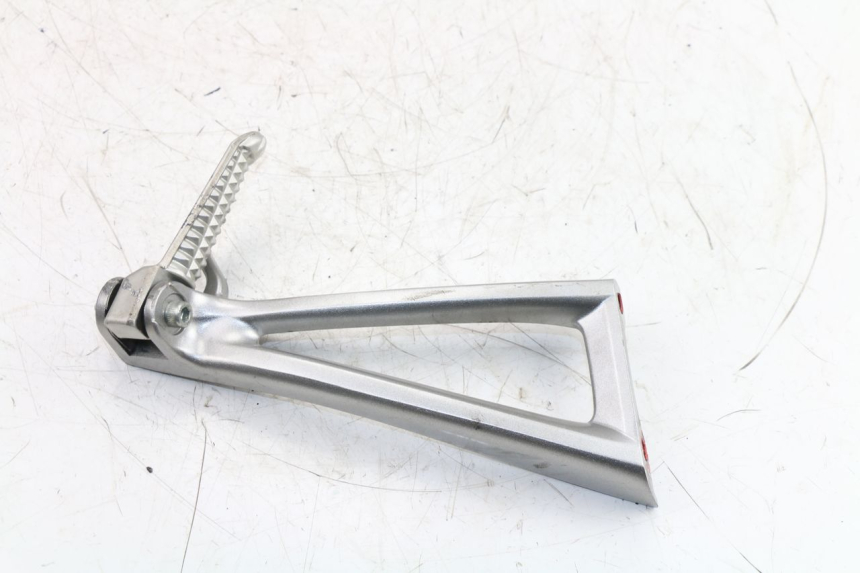 photo de PIASTRA PEDANA POSTERIORE DESTRA YAMAHA YZF R6 600 (2010 - 2016)