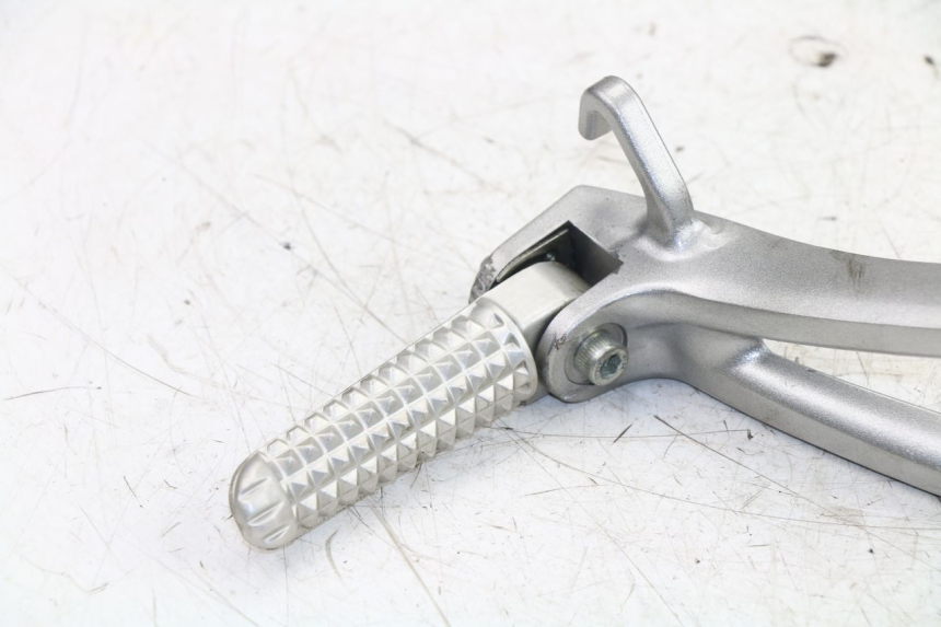 photo de PIASTRA PEDANA POSTERIORE DESTRA YAMAHA YZF R6 600 (2010 - 2016)