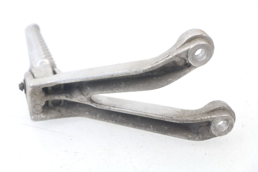 photo de Piastra poggiapiedi posteriore sinistra HONDA CBR 919 RR FIREBLADE 900 (1998 - 1999) - Altra angolazione