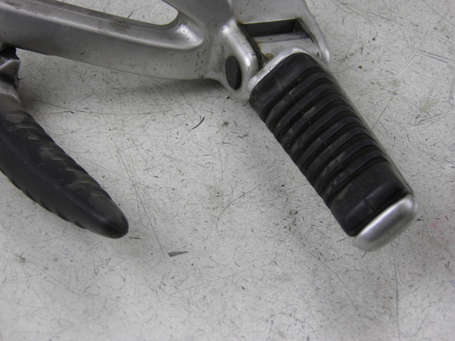 photo de Piastra poggiapiedi posteriore sinistra DUCATI ST3 ABS 992 (2006 - 2007)