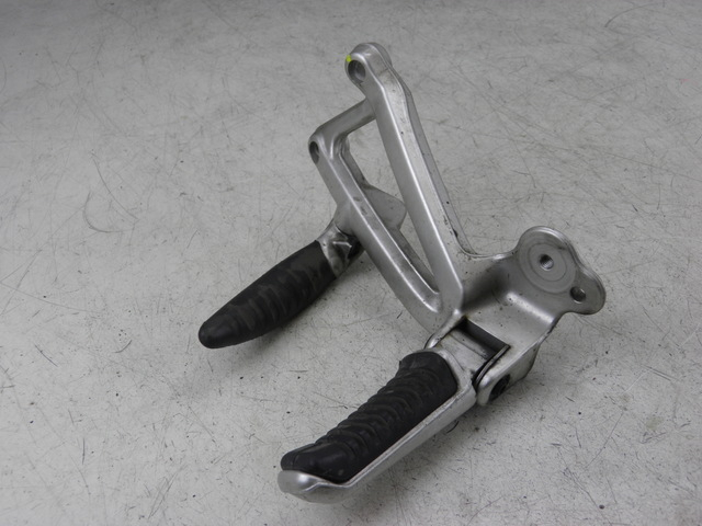 photo de Piastra poggiapiedi posteriore sinistra DUCATI ST3 ABS 992 (2006 - 2007)