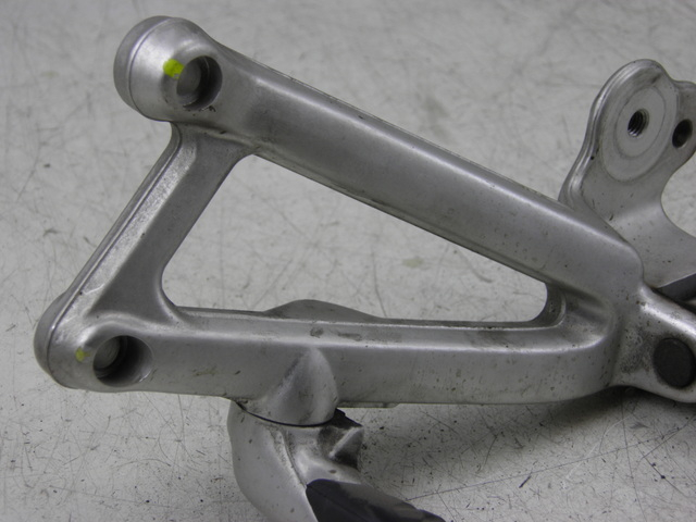 photo de Piastra poggiapiedi posteriore sinistra DUCATI ST3 ABS 992 (2006 - 2007)
