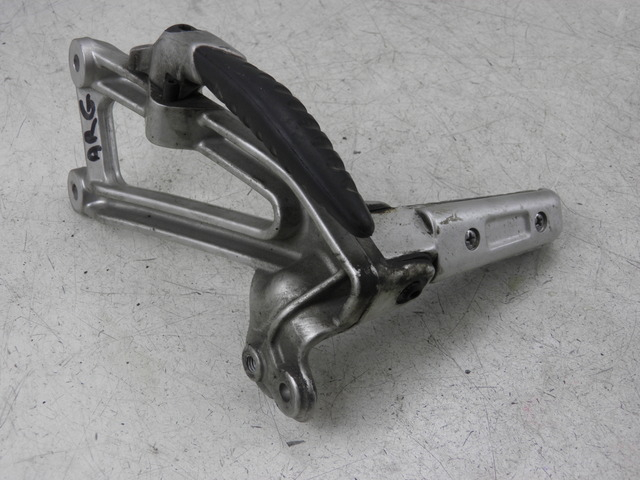 photo de Piastra poggiapiedi posteriore sinistra DUCATI ST3 ABS 992 (2006 - 2007)
