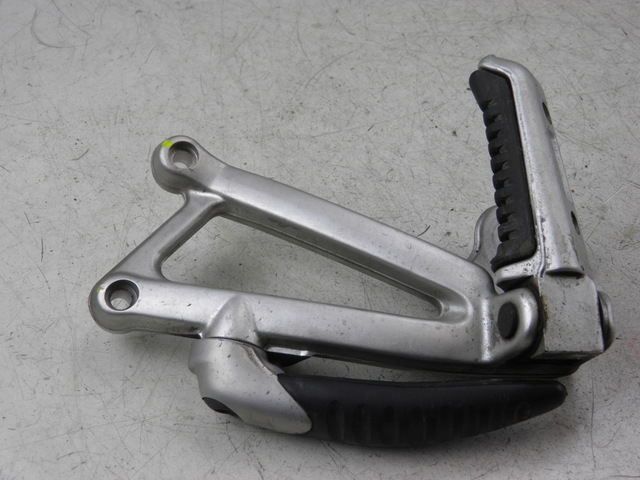 photo de Piastra poggiapiedi posteriore sinistra DUCATI ST3 ABS 992 (2006 - 2007)