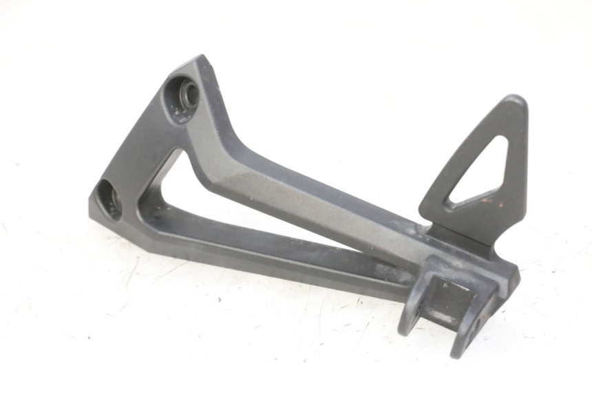 photo de PEDANA POSTERIORE SINISTRA SUPPORTO YAMAHA FZ6 FAZER S2 600 (2007 - 2011)