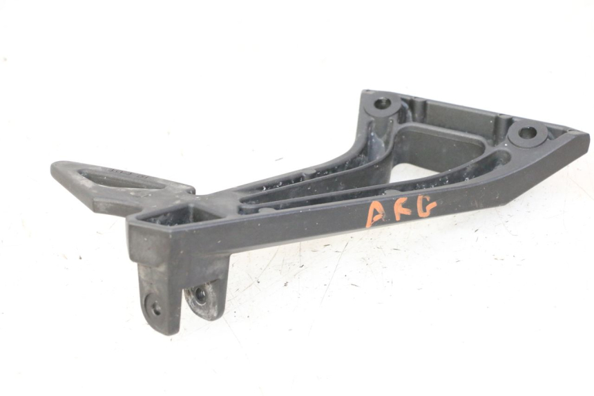 photo de PEDANA POSTERIORE SINISTRA SUPPORTO YAMAHA FZ6 FAZER S2 600 (2007 - 2011)