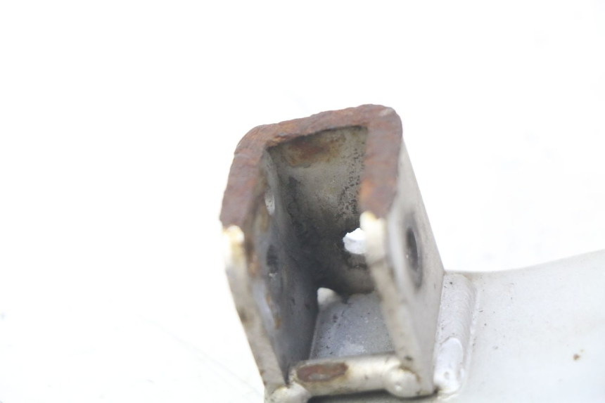 photo de PIASTRA PEDANA POSTERIORE SINISTRA SUZUKI GSF S BANDIT 600 (2000 - 2004)