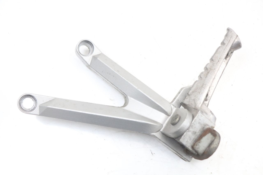 photo de PEDANA POSTERIORE SINISTRA SUPPORTO HYOSUNG GTR 125 (2006 - 2008)